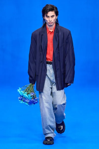 Look 24